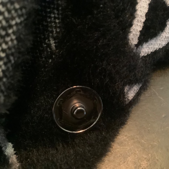 Louis Vuitton Gorgeous Coat New Black White with hood ,big front pockets ❤️❤️❤️ - Picture 9 of 11